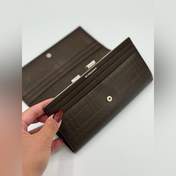 BURBERRY Leather Long Bifold Wallet - Picture 7 of 13